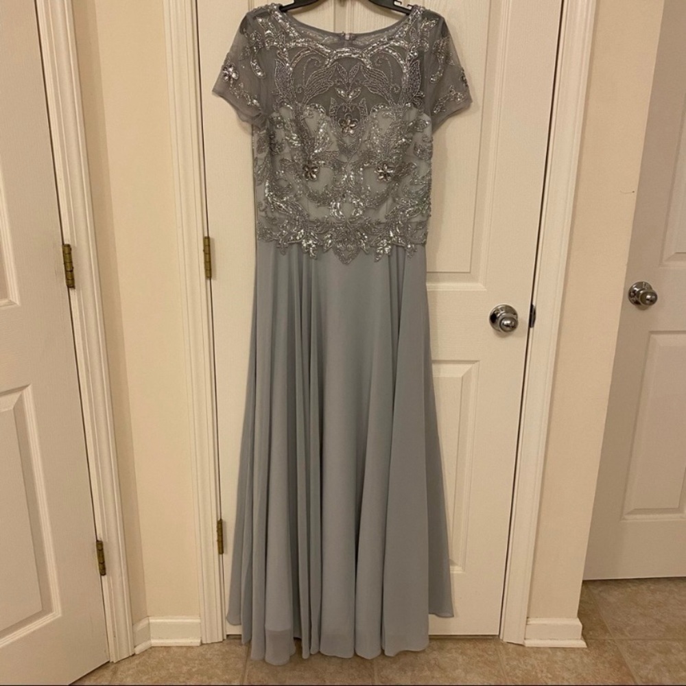XSCAPE Women's Embellished Short Sleeve Chiffon Gown in Silver - Picture 5 of 12